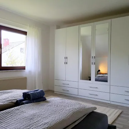 Family-apartment Mit Balkon, Küche, Parkplatz&waschmaschine Apartment